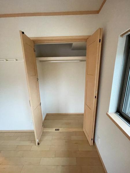 Flat.+