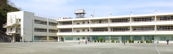 逗子市小坪1丁目のアパート(逗子市立小坪小学校)