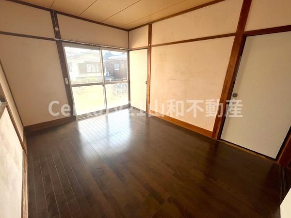 篠町馬堀向端貸家
