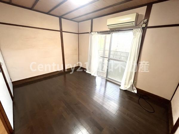 篠町馬堀向端貸家