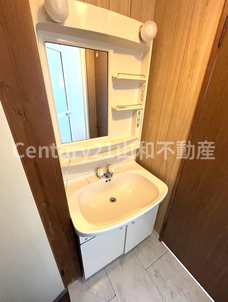 篠町馬堀向端貸家