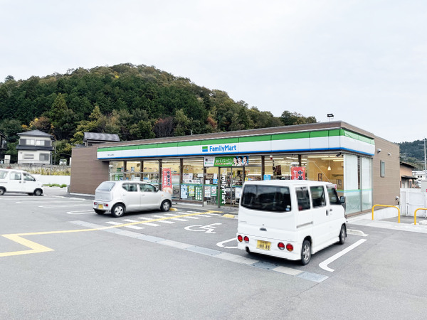 セントフィオーレ園部　南棟〔E号室〕(ファミリーマート園部小山西町店)