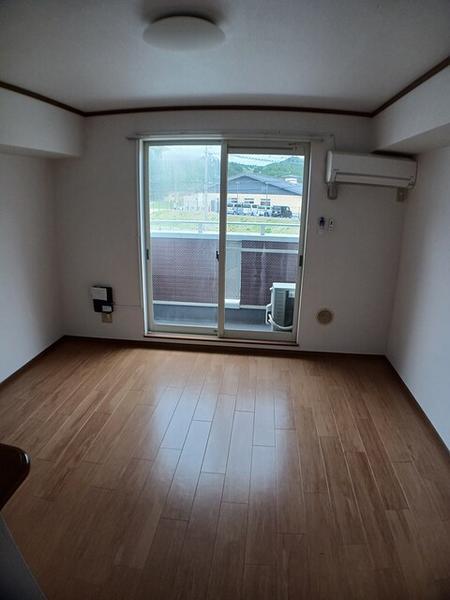 南丹市園部町小山東町のアパート