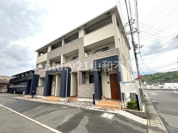 南丹市園部町小山東町のアパート