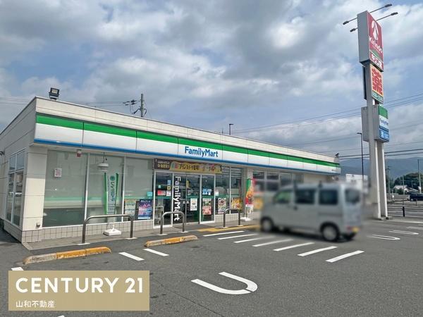 メゾン・ド・シュウ(ファミリーマート亀岡千代川店)