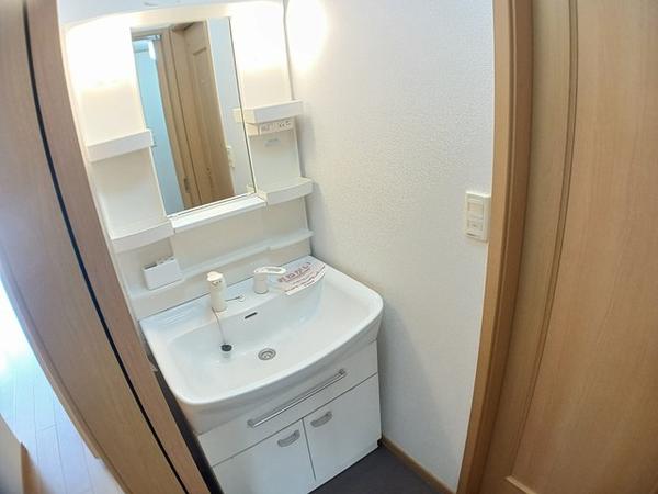 南丹市園部町内林町のアパート