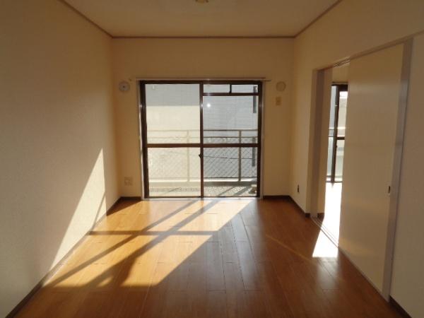 千葉市若葉区都賀2丁目のマンション(リビング)