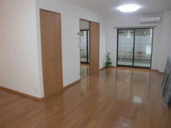 千葉市若葉区西都賀2丁目のマンション(リビング)