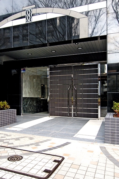 新宿区山吹町のマンション(エントランス)