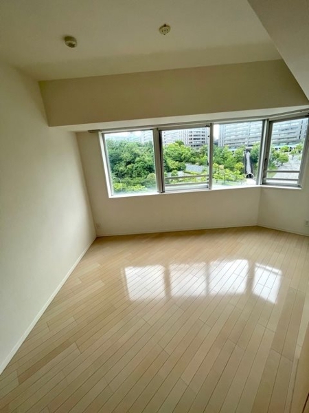 新宿区市谷本村町のマンション