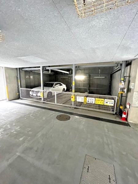 新宿区市谷砂土原町2丁目のマンション(駐車場)
