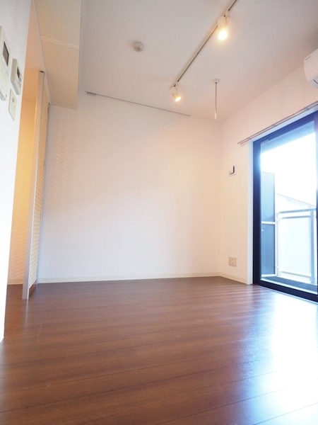 新宿区市谷薬王寺町のマンション