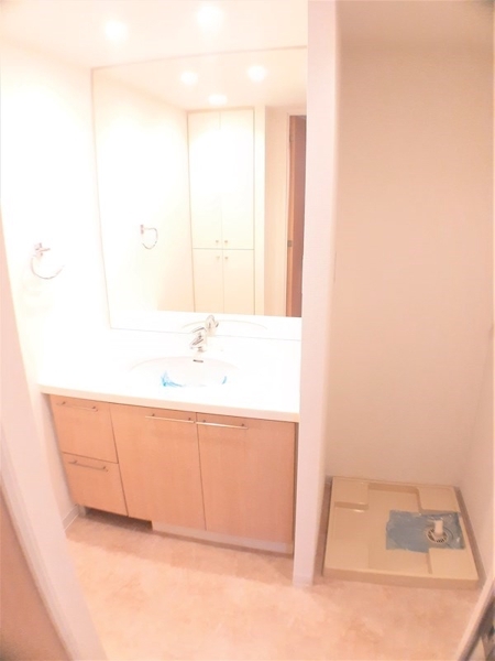新宿区市谷本村町のマンション