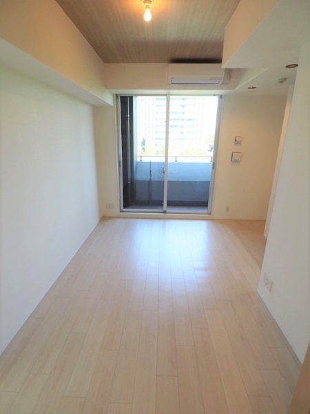 新宿区市谷本村町のマンション