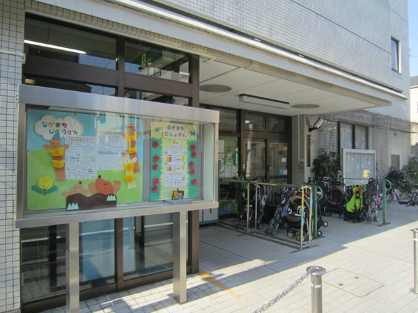 新宿区市谷砂土原町２丁目のマンション(新宿区立中町図書館)