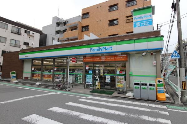 横浜市南区新川町１丁目のマンション(ファミリーマート横浜新川町店)