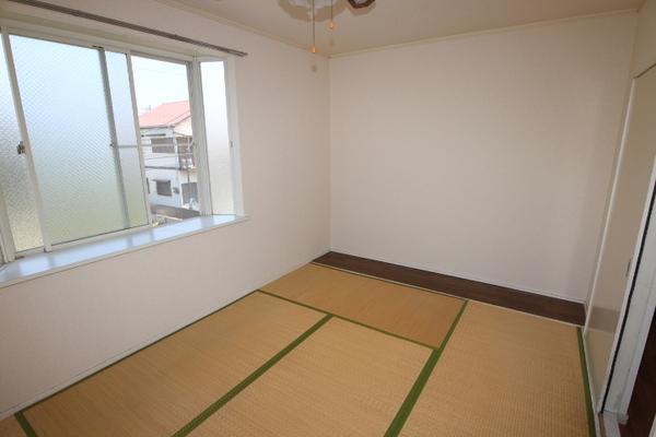 横須賀市船越町８丁目のアパート