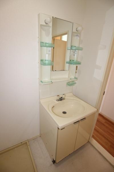 横須賀市船越町８丁目のアパート