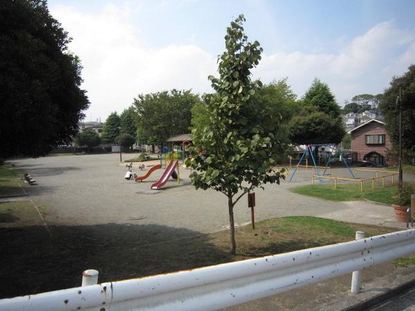 岡村７丁目テラスハウス(目の前の公園)