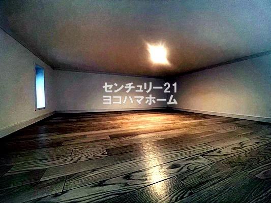 ＩＲＩＥ　ＦＬＯＯＲＳ