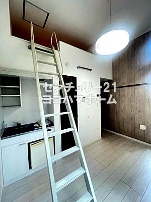 ＩＲＩＥ　ＦＬＯＯＲＳ