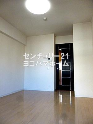ラ・エテルノ　ヨコハマ　カンナイ
