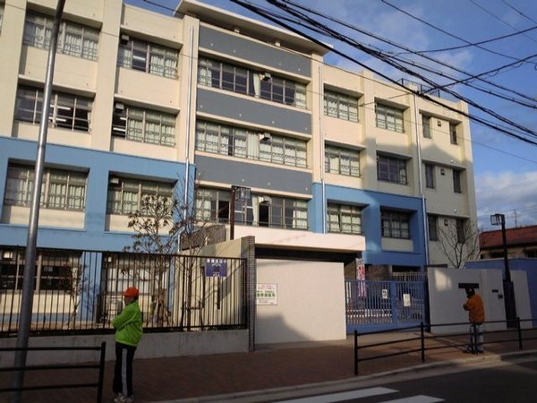 大阪市鶴見区焼野2丁目のアパート(大阪市立焼野小学校)