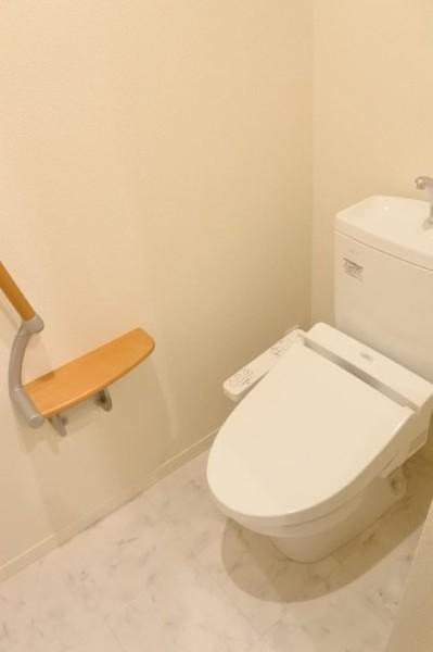 大阪市鶴見区放出東3丁目のアパート(トイレ)