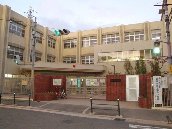 大阪市鶴見区鶴見５丁目のマンション(大阪市立鶴見小学校)