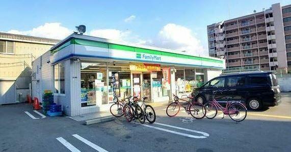 大阪市鶴見区諸口２丁目のマンション(ファミリーマート鶴見諸口1丁目店)