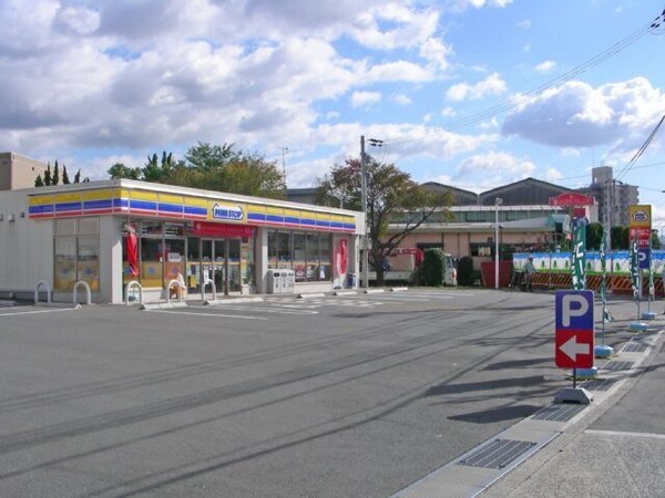 サンメゾン鶴見緑地(ミニストップ大阪浜2丁目店)