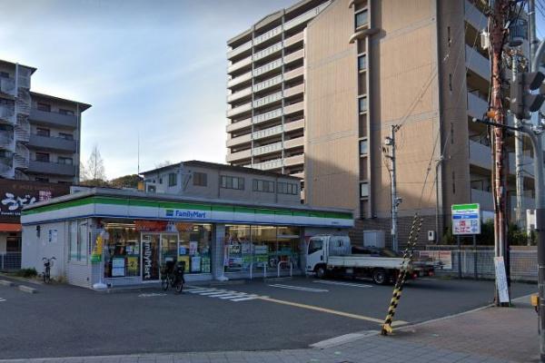 大阪市鶴見区浜２丁目のマンション(ファミリーマート鶴見緑地東店)