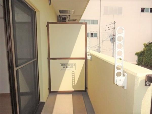 緑豊かで穏やかな立地の駅近ワンルームです♪