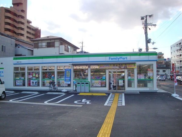 大阪市鶴見区鶴見４丁目のアパート(ファミリーマート横堤四丁目店)