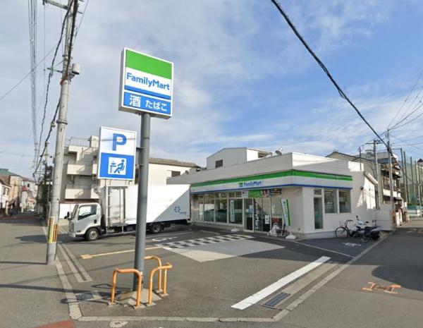 大阪市鶴見区横堤２丁目のマンション(ファミリーマート鶴見二丁目店)