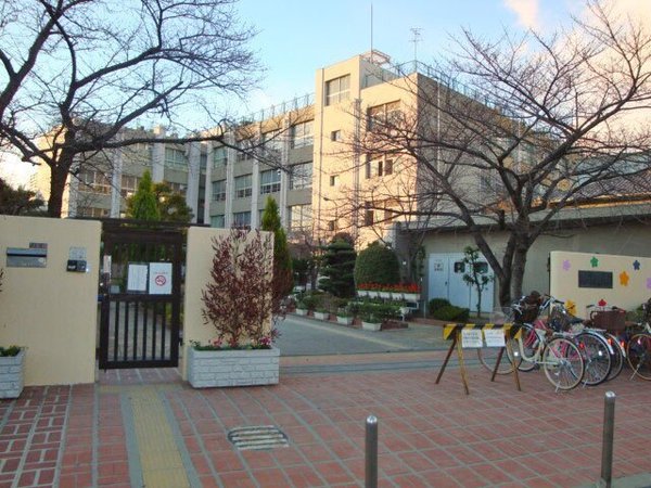 大阪市鶴見区横堤２丁目のアパート(大阪市立横堤小学校)