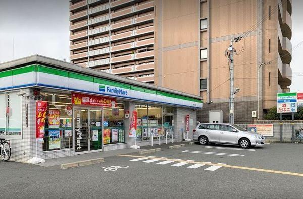 ウッディハウス　ウエコー(ファミリーマート鶴見緑地東店)