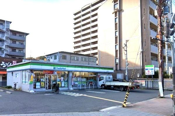 大阪市鶴見区浜４丁目のマンション(ファミリーマート鶴見緑地東店)