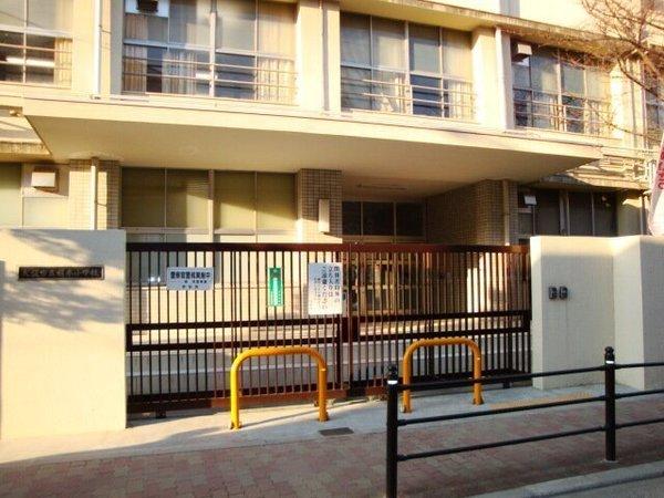 ロイヤル三賀(大阪市立榎本小学校)