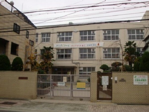 大阪市鶴見区諸口4丁目のマンション(大阪市立茨田中学校)