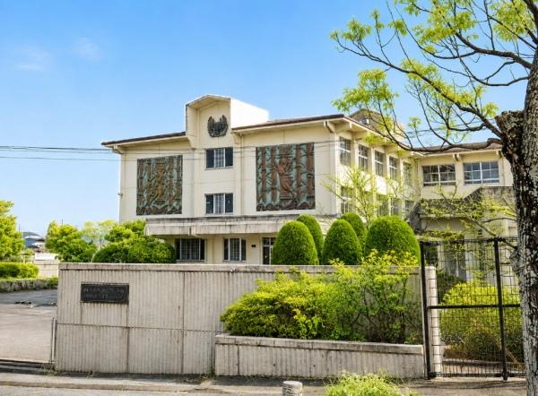 木津川市木津川台８丁目(木津川市立木津川台小学校.)
