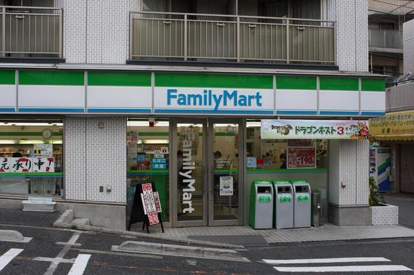 新宿区原町１丁目のアパート(ファミリーマート牛込柳町駅前店)