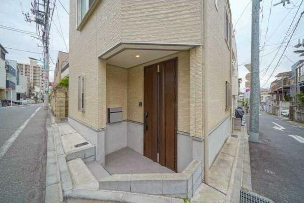 新宿区中里町の貸家