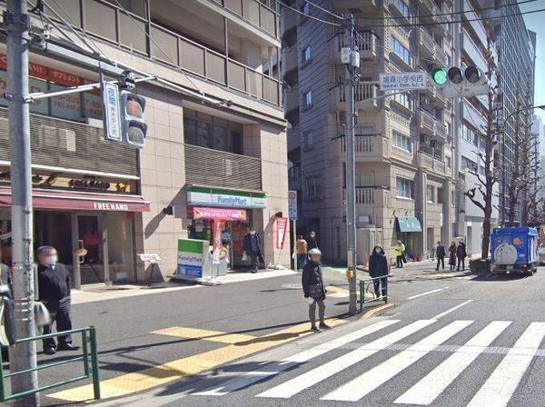 ウエストサイド新宿御苑(ファミリーマート千駄ヶ谷五丁目店)
