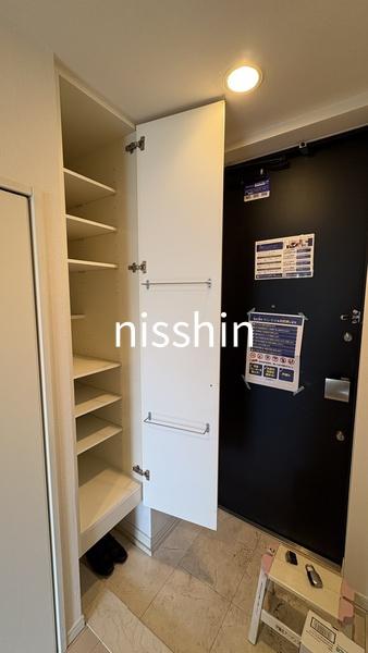 新宿区市谷本村町のマンション