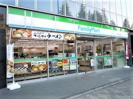 新宿区市谷本村町のマンション(ファミリーマート市谷本村町店)