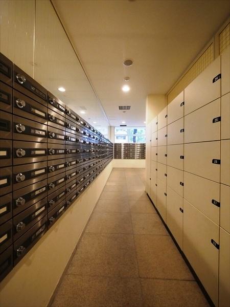 新宿区市谷本村町のマンション