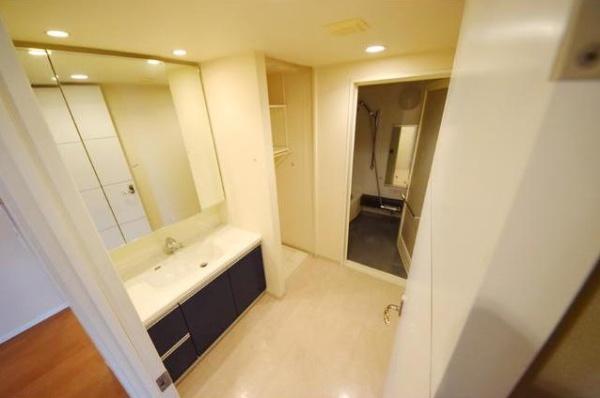 千代田区麹町３丁目のマンション