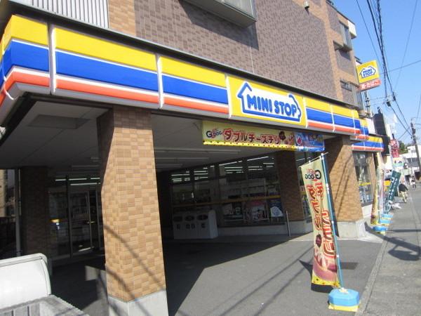 光陽マンション(ミニストップ百合ヶ丘店)