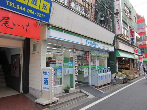 ヒルサイドテラスマキ(ファミリーマート衣屋読売ランド駅前店)